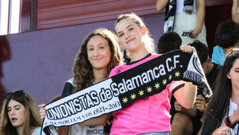 El CRA María Moliner de Castellanos de Moriscosy el IES Lucía de Medrano de Salamanca se llevan los paquetes de invitaciones de esta semana