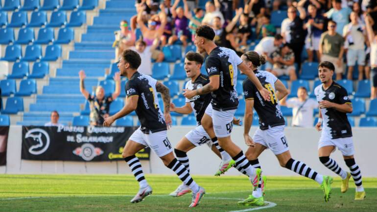Unionistas de Salamanca se lleva un derbi atípico (2-0)