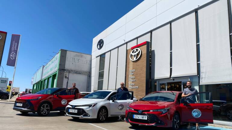 Hacha Motor hace entrega al club de tres nuevos vehículos